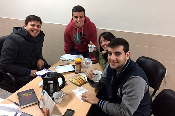 Grupos de estudio de la Biblia